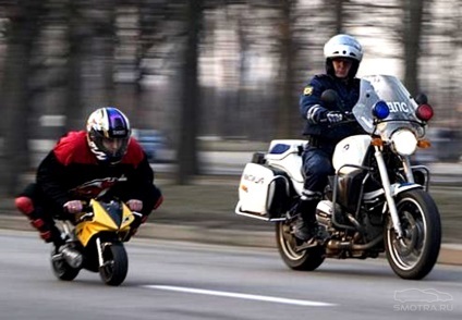 Biciclete vs automobile (Posesorii de automobile se bucură foarte motocicliști) Biciclete vs automobile