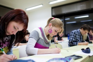 Pot studia la două universități, în același timp, în România, Ucraina și Belarus (universități) Pot studia la două universități, în același timp, în România, Ucraina și Belarus