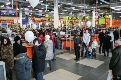 Pe calea Dolginovskiy deschis hypermarketuri «mile» (clădire) Pe Dolginovskiy cale a deschis hypermarketuri «mile»