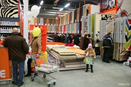 Pe calea Dolginovskiy deschis hypermarketuri «mile» (clădire) Pe Dolginovskiy cale a deschis hypermarketuri «mile»