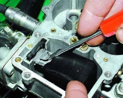 Reglarea nivelului în camera flotor (setare) Ajustați nivelul în camera de plutire