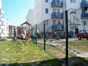 Scrimă teritoriului unui bloc de apartamente pe legea