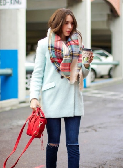 Coat fără guler (80 poze), cu un decolteu rotund, ce să poarte, cum de a lega o eșarfă pe strat fără (cut) Coat fără guler (80 poze), cu un decolteu rotund, ce să poarte, cum de a lega o eșarfă fără haină