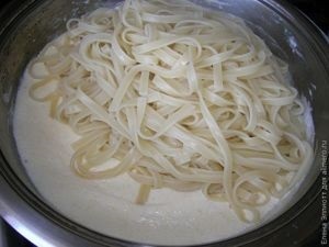 Paste fettuccine alfredo (masă vegetariană) Paste Fettuccine Alfredo