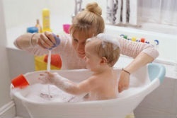 Primul îmbăierea nou-născutului (cum să se scalde un copil nou-născut) Primul scaldat nou-născut