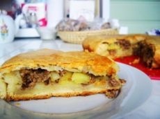 Placinta cu carne și cartofi (prăjitură) Placinta cu carne si cartofi