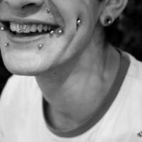 buze simetrie piercing (simetrie) buze piercing simetrie