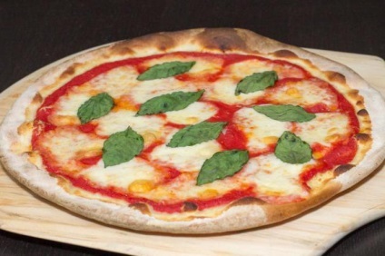 Pizza - un fel de mâncare națională italiană (italiană) Pizza - un fel de mâncare național italian