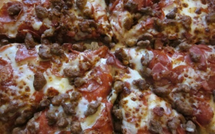 Pizza cu rețetă din carne (purifice crestături mici) Pizza cu reteta de carne