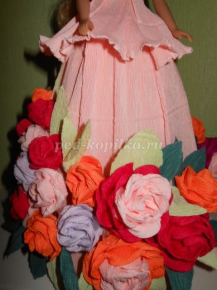 Rochie păpuși crep (ondulat) de hârtie cu mâinile (rochie) Rochie păpuși de hârtie creponată (ondulat), cu propriile sale mâini