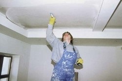 Vopsea tavan cu mâinile sale cum să picteze tavanul cu o pensula sau rola (lor) Pictura tavan cu mâinile cum să picteze tavanul cu o pensula si cu role