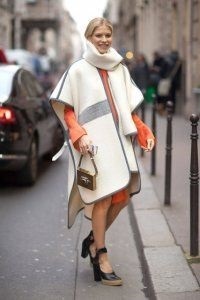 Poncho ce să poarte, 45 de idei elegant din fotografie! (Strat Poncho) Poncho ce să poarte, 45 de idei elegant din fotografie!