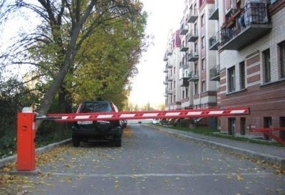 Casa teritoriu al unui bloc de apartamente, dacă este posibil să se gard și cum să barierele gard (zona) Casa teritoriu al unui bloc de apartamente, dacă este posibil să se gard și cum să bariere gard