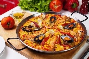 Reteta Paella cu carne de pui, fructe de mare și creveți (fructe reteta paella este un crevete pui clasic multivarka spaniolă) Paella Rețetă cu pui, fructe de mare și creveți
