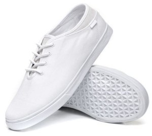 Desene pe adidași cu mâinile lor (lor) Desene pe adidași cu mâinile sale