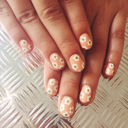Daisies pe unghii - cum să faci o manichiura cu margarete, design frumos unghiilor (proiectare) Daisies pe unghii - cum se face o manichiura cu margarete, unghii frumoase de design