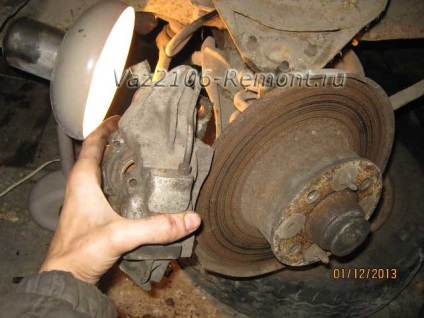 Scoaterea etrierul de frână față roți repararea VAZ-2106 (înlocuire) Scoaterea din față repararea etrier de frână roată VAZ-2106