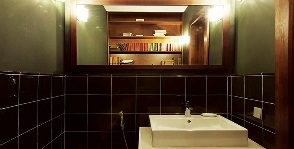 Combinând băi de asociere toaletă și o baie (WC si baie de asociere) Combinând băi de asociere toaletă și baie