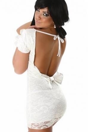 Rochia de mireasa cu arcul înapoi pentru a crea o imagine romantica a miresei (nunta) Rochia de mireasa cu arcul înapoi pentru a crea o imagine romantica a miresei