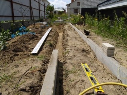 Instalarea borduri corect cu mâinile lor (piatra) Instalarea borduri corect cu mâinile lor