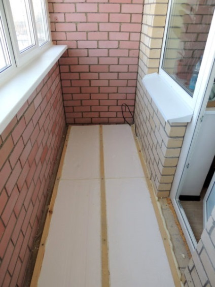 balcoane Încălzirea cu instrucțiuni mâinile lor pentru izolarea podelelor și a altor pardoseli, video și fotografii (Loggia) Încălzirea balcoane cu mâinile lor instrucțiuni pentru izolarea podelelor și a altor pardoseli, video și fotografii