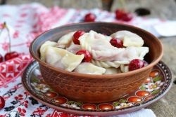 Galuste cu cireșe congelate (găluște) Găluște cu cireșe congelate