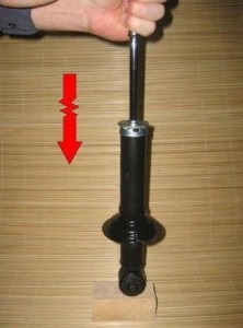 De asemenea, trebuie să știi cum se instalează în mod corespunzător clapeta de aer (dreapta) De asemenea, trebuie să știi cum se instalează în mod corespunzător un amortizor de șocuri