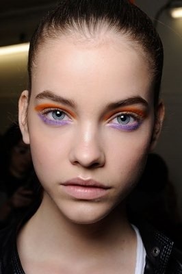 Într-un ochi portocaliu de moda machiaj (Orange) În moda portocaliu machiaj ochi