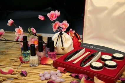 Japoneză manichiură p strălucire și masura - clasa de master, efectuarea de lucrări și echipamente foto (Japoneză) Japoneză manichiură p strălucire și masura - clasa de master, care efectuează lucrări de tehnica si foto