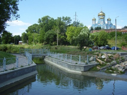 Manastirea Zadonsk (de Tihon Zadonsky) Manastirea Zadonsk