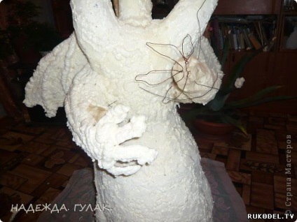 figura Dragon Garden cu mâinile (mâini) figura Dragon Garden cu mâinile sale