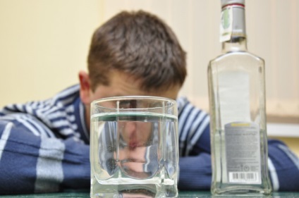 Soțul bea vodca sfaturi în fiecare zi pentru a soției sale ce să facă (băutură) Soțul bea vodca sfaturi în fiecare zi pentru a soției sale ce să facă