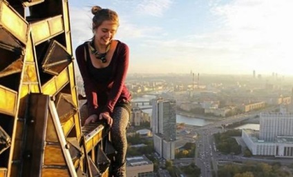 După ce camera click au plecat 20 de imagini izbitoare pentru un moment înainte de moartea sa, iadul (moartea) După ce camera click au plecat 20 de imagini uimitoare pentru o clipă înainte de moartea sa, iad