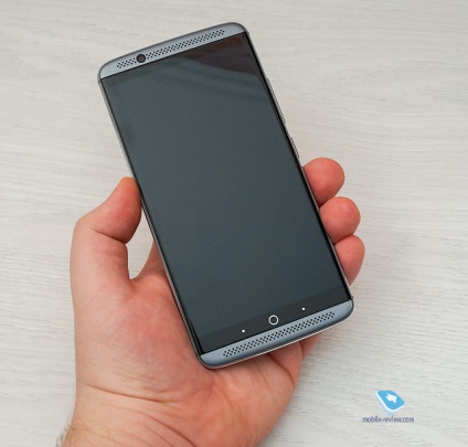 Cinci smartphone cu bun stereo () Cinci smartphone cu bun stereo