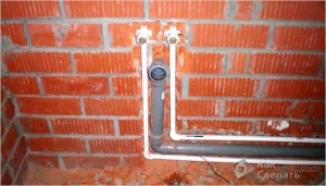 Dispunerea conductelor în baie cu mâinile lor (canale trebuie) Dispunerea conductelor în baie cu mâinile lor