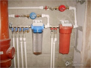 Dispunerea conductelor în baie cu mâinile lor (canale trebuie) Dispunerea conductelor în baie cu mâinile lor