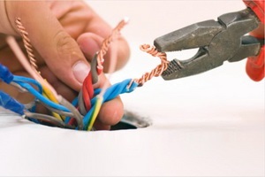 Reparații și revizii de electrice si casa ei (echipament) Echipament Reparații și revizii de cabluri și echipamente electrice în casa ei