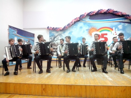 Întâlniri cu artiști (câștigător al concursurilor internaționale) întâlniri creative cu muzicieni