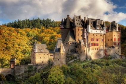 3 castel frumos în Germania (în mijlocul pădurii) 3 frumos blocare germaniu