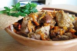 Vită în multivarka (calita) Carne de vită fiert în multivarka