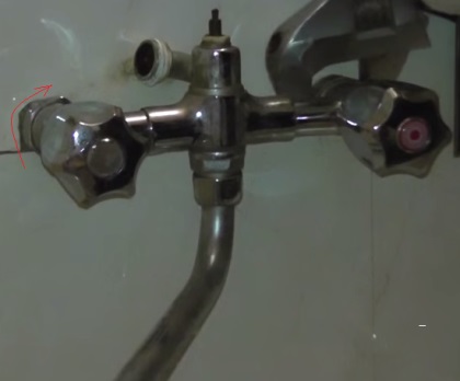 Cum să demontați robinetul în baie cu mâinile lor (mixer) Cum să demontați robinetul în baie cu mâinile lor