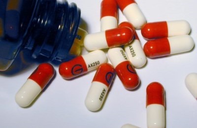 aplicarea de ulei de camfor în ureche cu otita dacă picurare pentru a trata copiii și (posibil) utilizarea de ulei de camfor în ureche cu otitei dacă copiii pot și cum îl să trateze