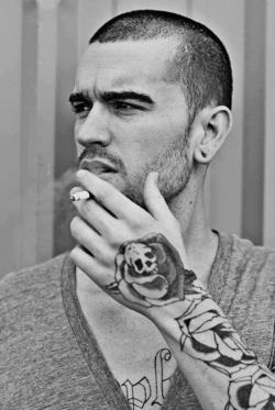 tatuaje frumoase pentru bărbați - mod bărbătesc de decorare corpului (tatuaj frumos de sex masculin) tatuaje frumoase pentru bărbați - modalitate de decorare a corpului bărbătesc