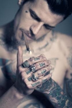 tatuaje frumoase pentru bărbați - mod bărbătesc de decorare corpului (tatuaj frumos de sex masculin) tatuaje frumoase pentru bărbați - modalitate de decorare a corpului bărbătesc