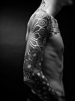 tatuaje frumoase pentru bărbați - mod bărbătesc de decorare corpului (tatuaj frumos de sex masculin) tatuaje frumoase pentru bărbați - modalitate de decorare a corpului bărbătesc