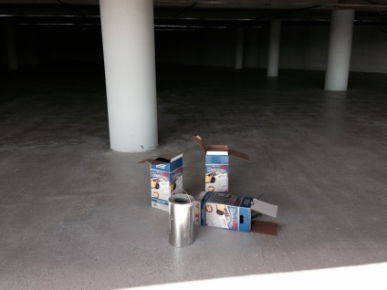 Golește suprafața de beton (la podea garaj) Curățați suprafața de beton