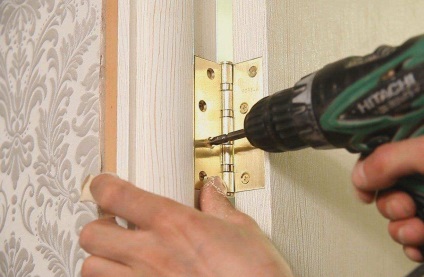 Reparație de uși mânerele ușilor metalice interioare si exterioare, care devin liber dacă (mânere) Reparație de uși mânerele ușilor metalice interioare si exterioare care se desprinde în cazul în