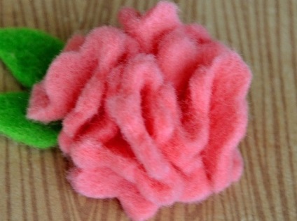 Rose a făcut din pâslă, cu mâinile lor (Felt roz nevoie) Rose a făcut din pâslă, cu mâinile lor