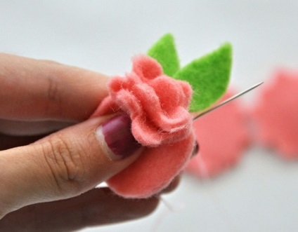 Rose a făcut din pâslă, cu mâinile lor (Felt roz nevoie) Rose a făcut din pâslă, cu mâinile lor