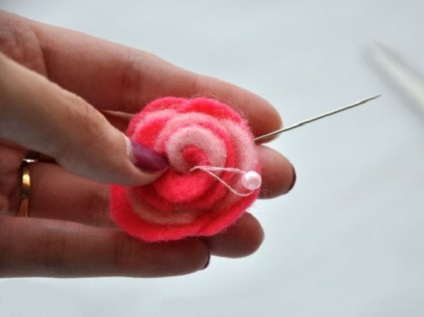 Rose a făcut din pâslă, cu mâinile lor (pâslă) Rose a făcut din pâslă, cu mâinile lor